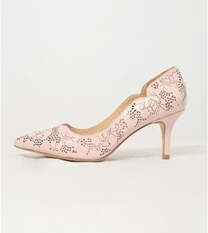 womens pink shoe